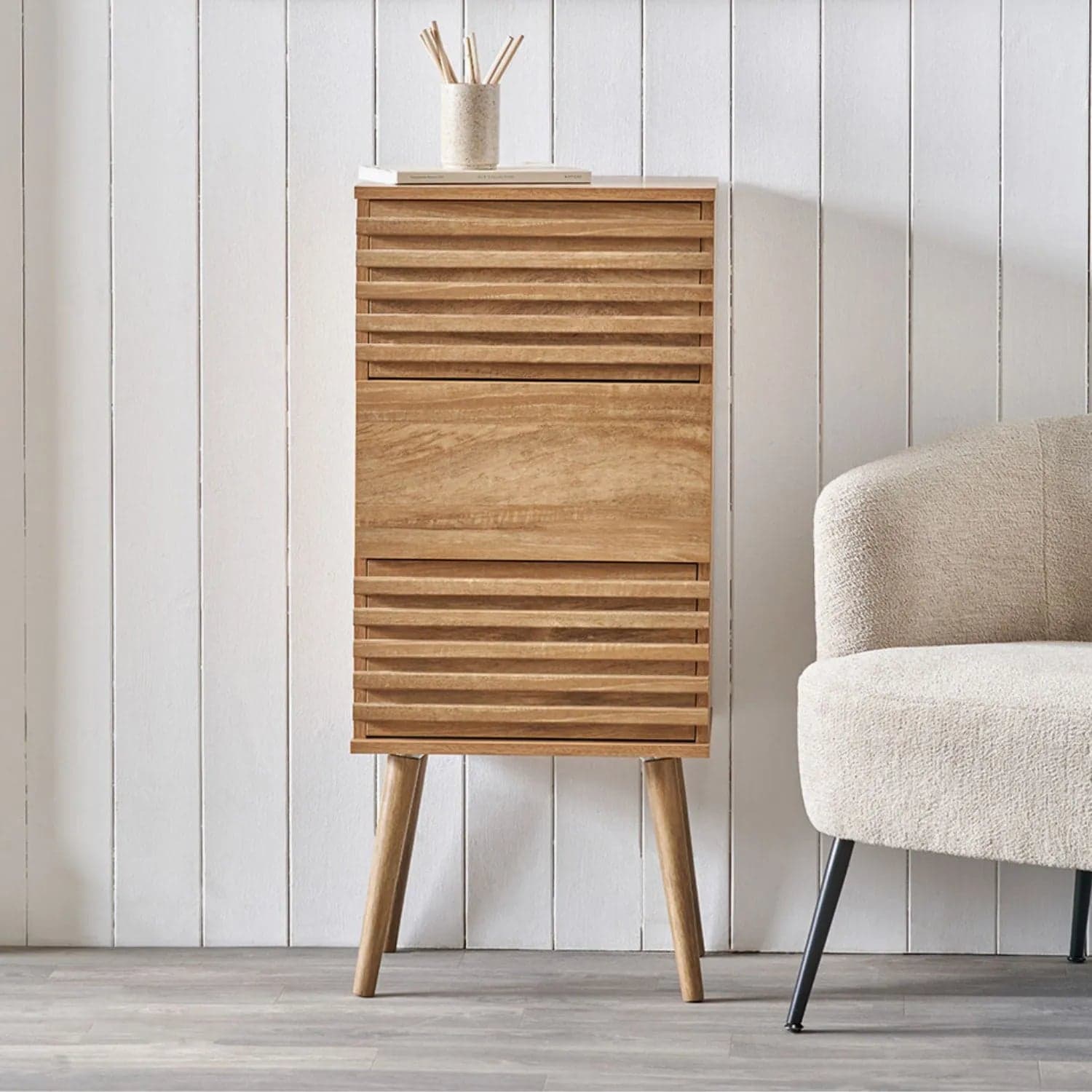 Natural Eucalyptus Wooden 3 Drawer Tall Chest of Drawers with Slatted Fronts – Slim Scandinavian Narrow Tallboy Storage Unit with Tapered Legs 98x43x33cm